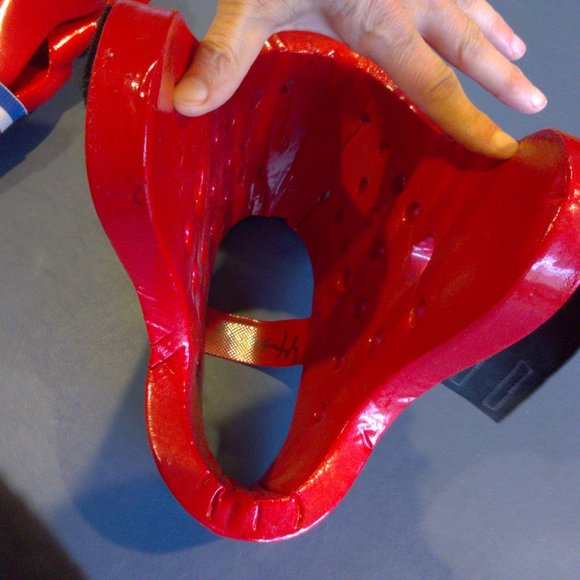 Sparring helmet and a pair of gloves - Picture 4 of 7